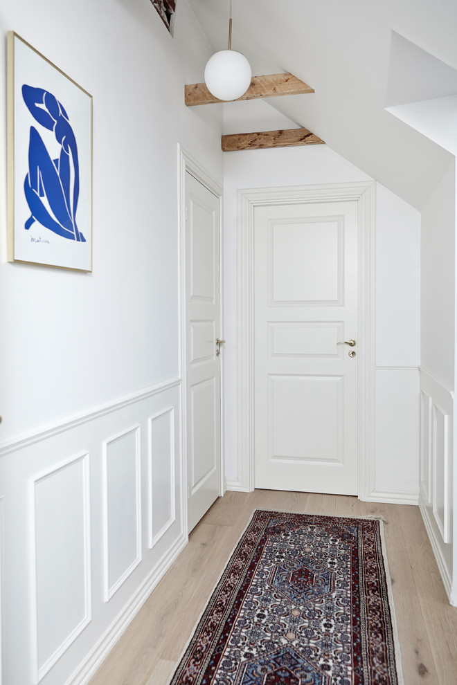 Hallway - scandinavian hallway idea in Aarhus