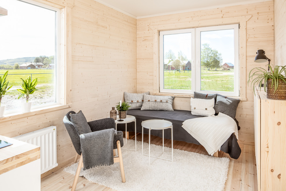 Стильный дизайн: маленький домик для гостей в скандинавском стиле для на участке и в саду - последний тренд