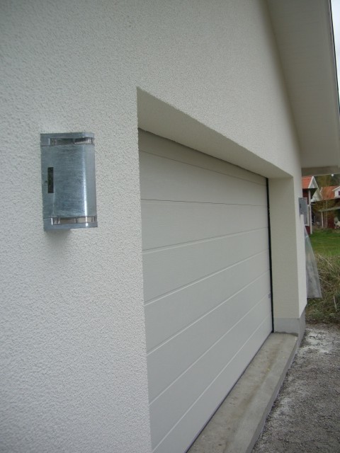 Exempel på en minimalistisk garage och förråd