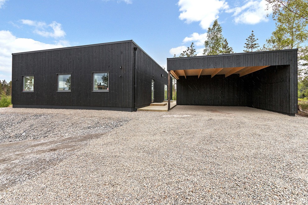 Свежая идея для дизайна: гараж в скандинавском стиле - отличное фото интерьера