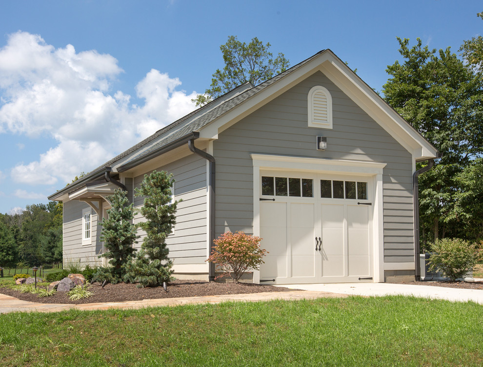 Garage - traditional one-car garage idea in Columbus