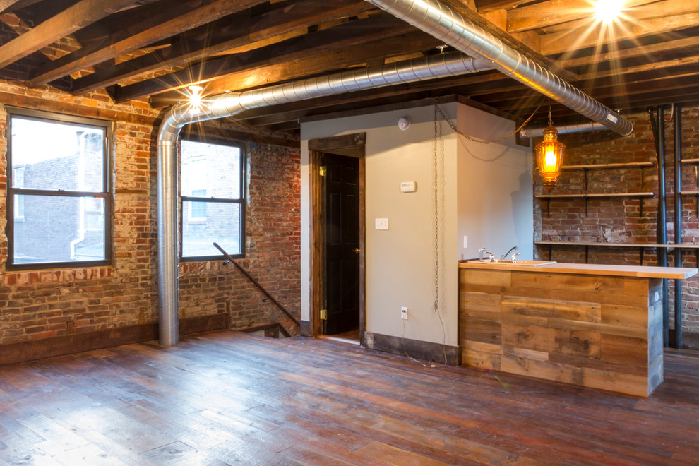 Idées déco pour un petit garage séparé classique avec un bureau, studio ou atelier.