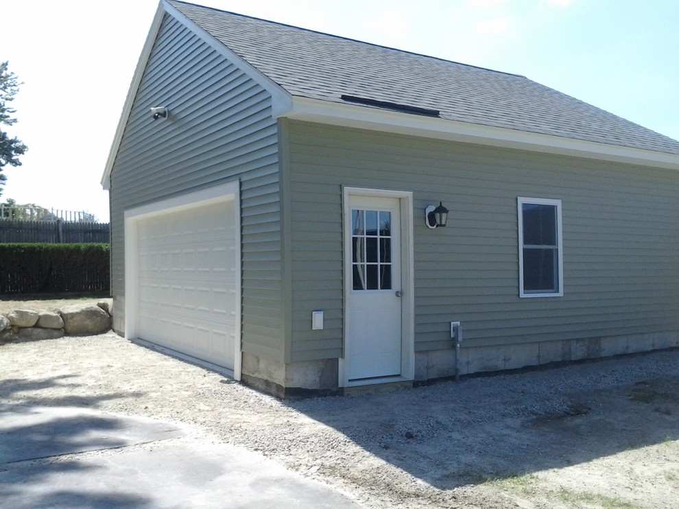 24'x24' Detached garage Traditional Garage Manchester by JWS