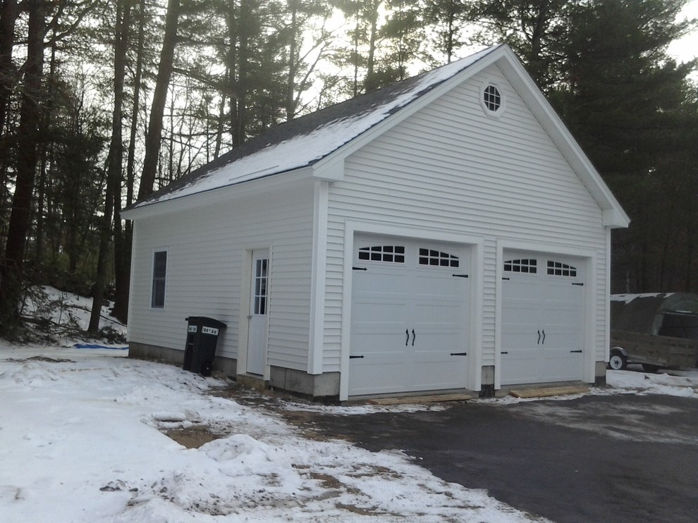 24'x24' Garage with loft Traditional Garage Manchester by JWS