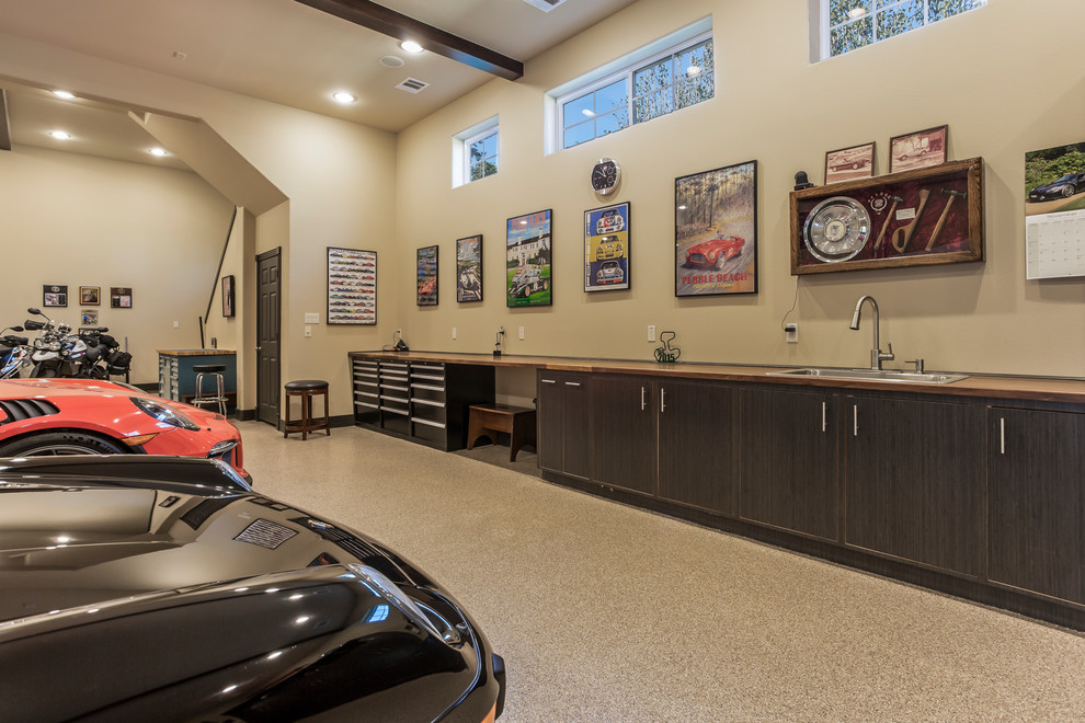 Photo of a traditional garage in Houston.