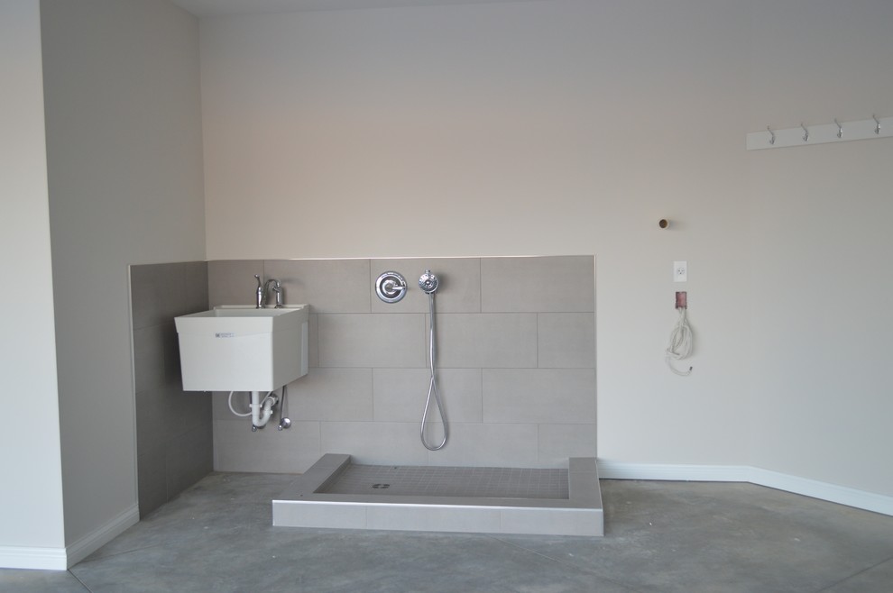 Idée de décoration pour une salle de bain craftsman de taille moyenne.