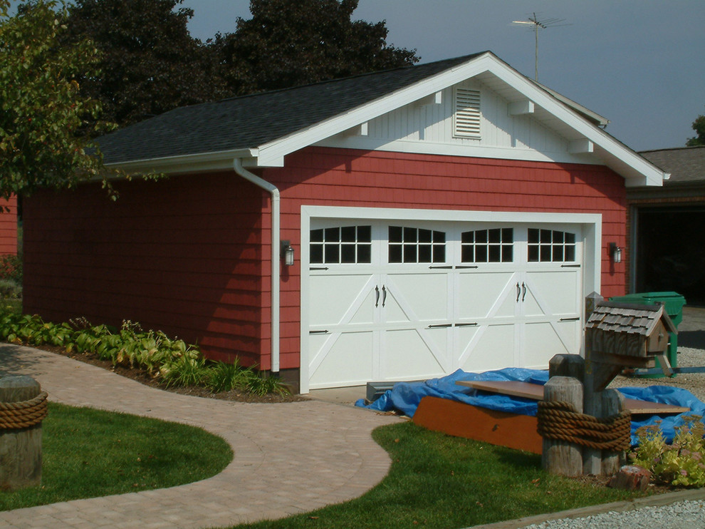 This is an example of a small farmhouse detached double garage in Chicago.