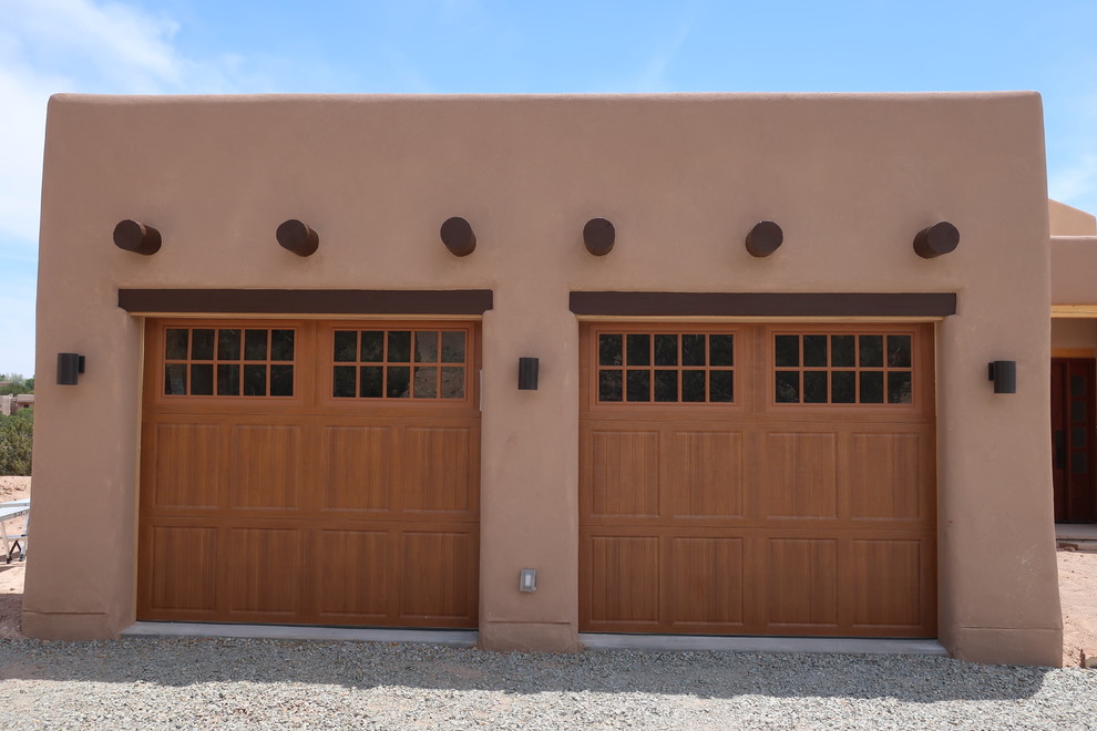 Пример оригинального дизайна: гараж в стиле фьюжн
