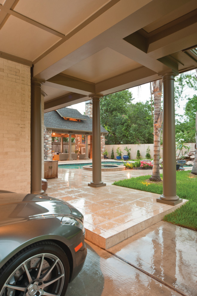 Inspiration for a mid-sized transitional attached three-car porte cochere remodel in Houston