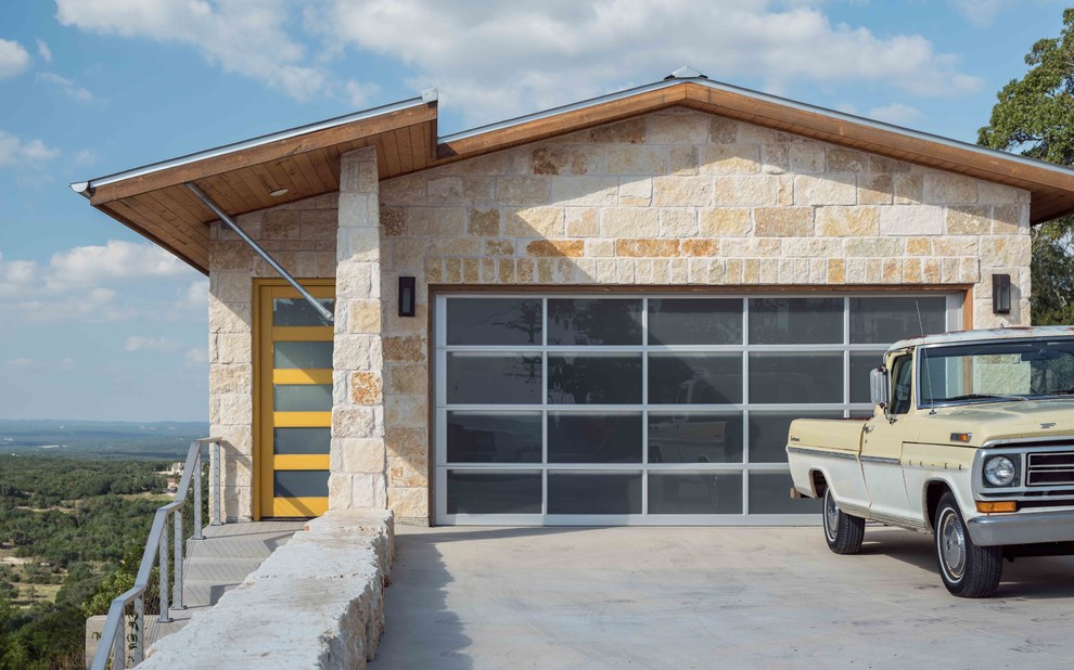 Cette photo montre un garage séparé moderne de taille moyenne.