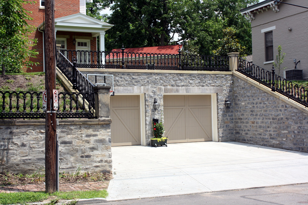 Design ideas for a large traditional detached double garage in Cincinnati.