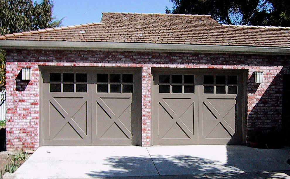 Mid-sized elegant attached three-car garage photo in Los Angeles