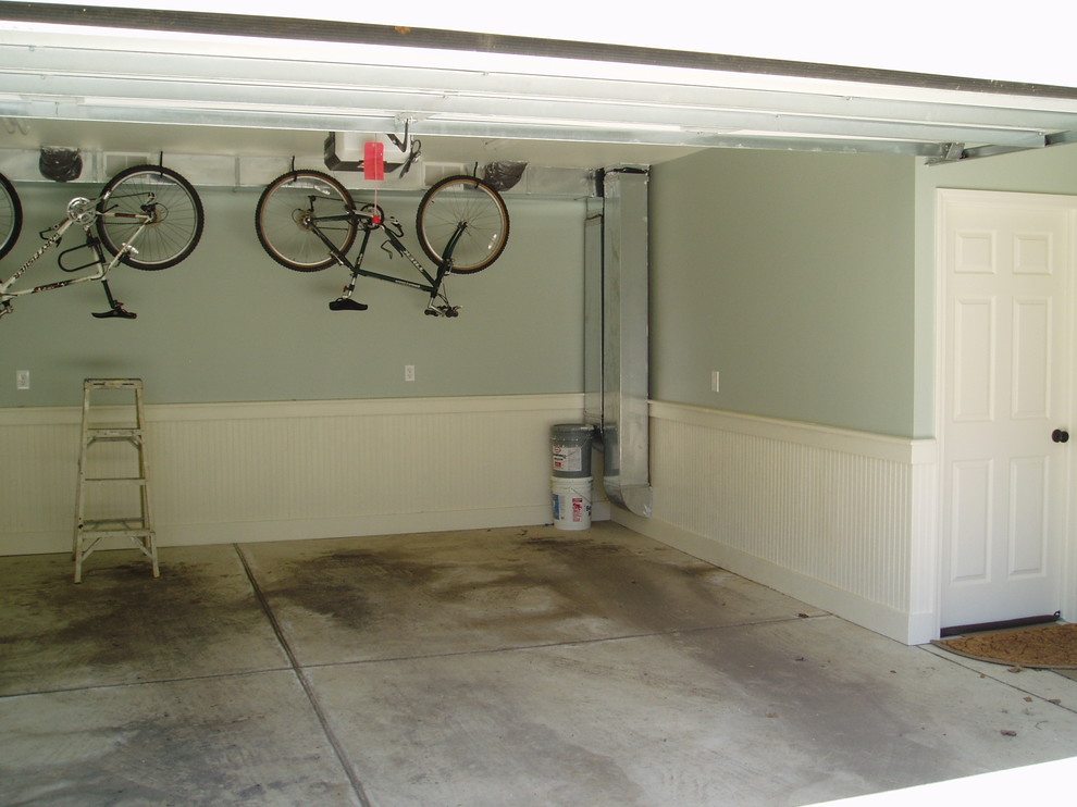Bild på en vintage garage och förråd