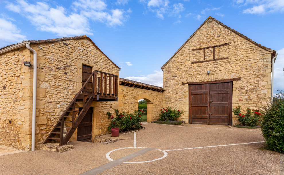 Inspiration for a farmhouse detached one-car garage remodel in Bordeaux