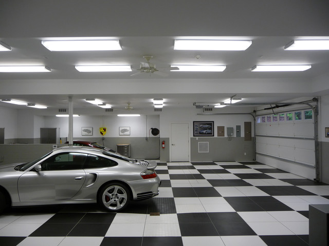 Classic Auto Garage Renovation - Minimalistisch - Garage