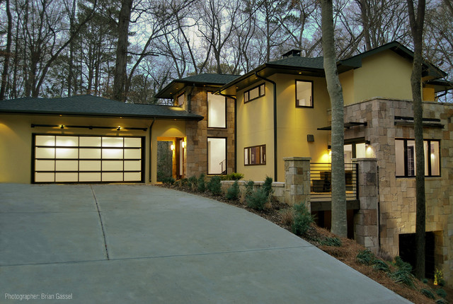 Clopay Avante Collection Glass Garage Door - Contemporain - Garage