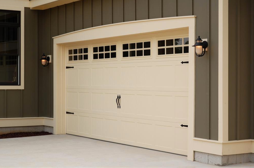 This is an example of a traditional garage in Nashville.