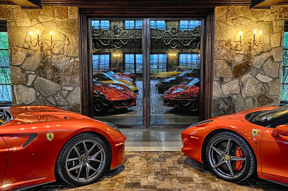 Huge elegant detached four-car garage photo in San Diego