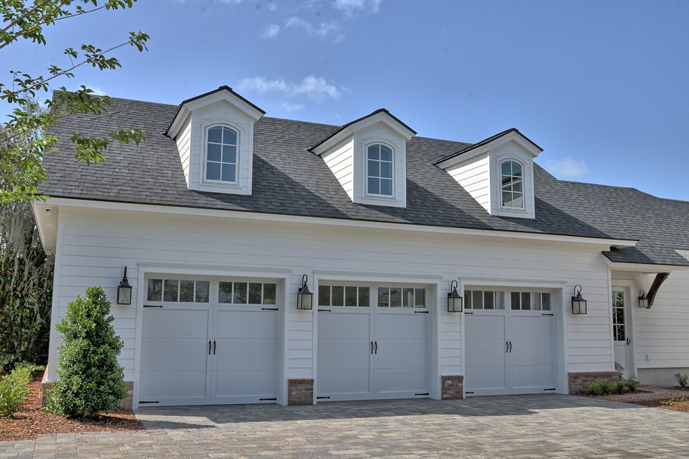 Large farmhouse attached double garage in Orlando.