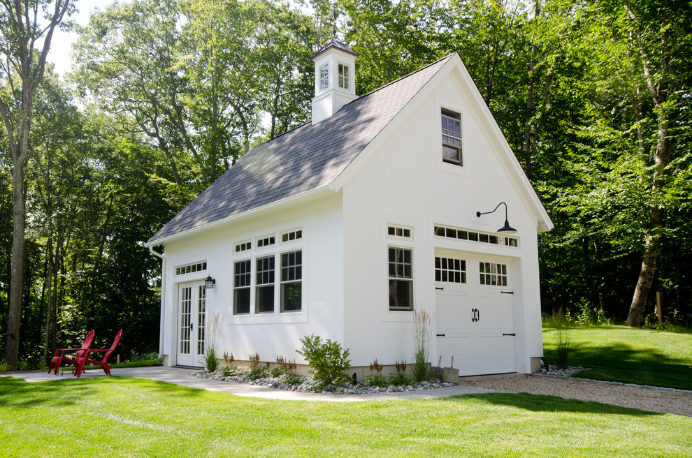 Garage - mid-sized cottage detached garage idea in New York