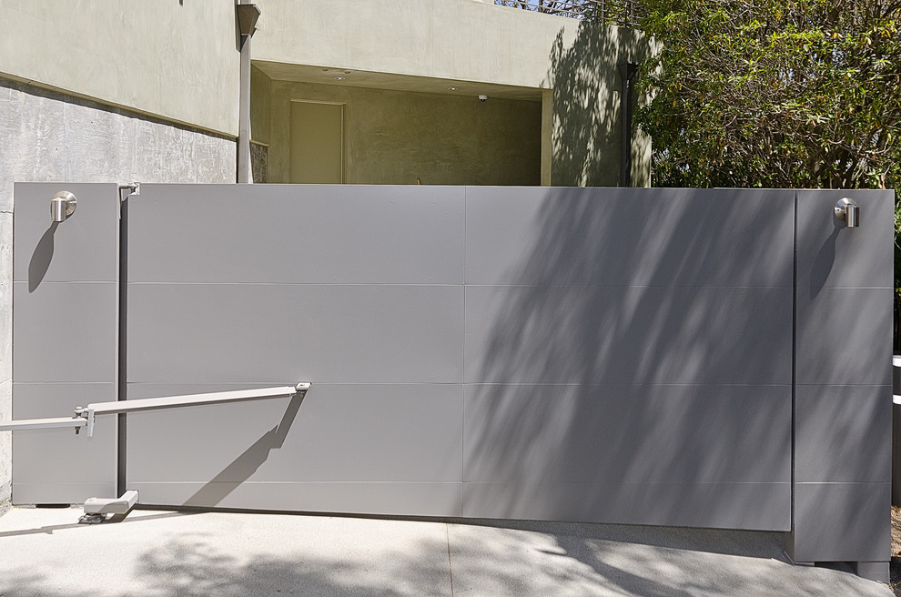 Contemporary Steel Gates and Garage Door Contemporary Garage Los