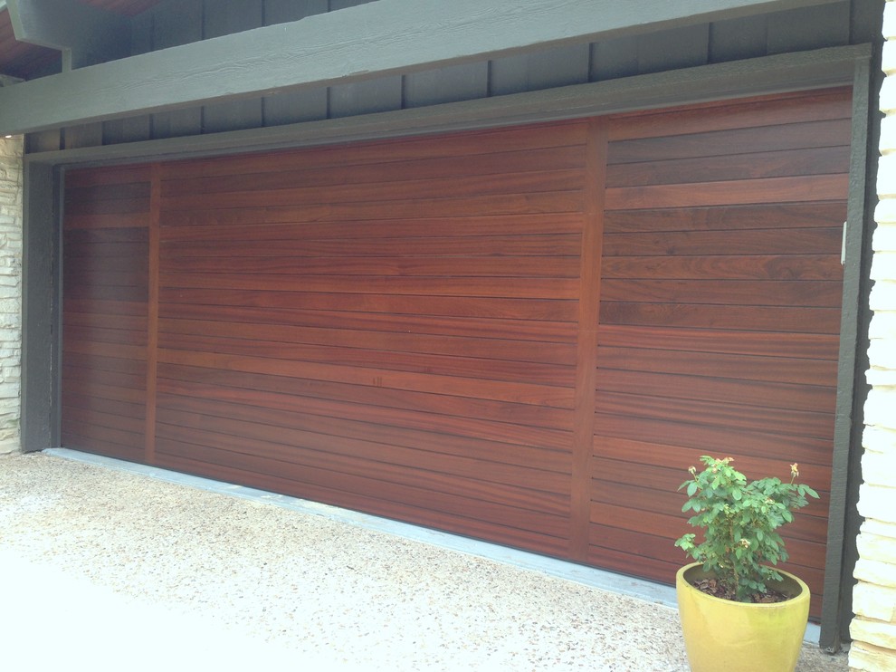Large contemporary attached double garage in Austin.