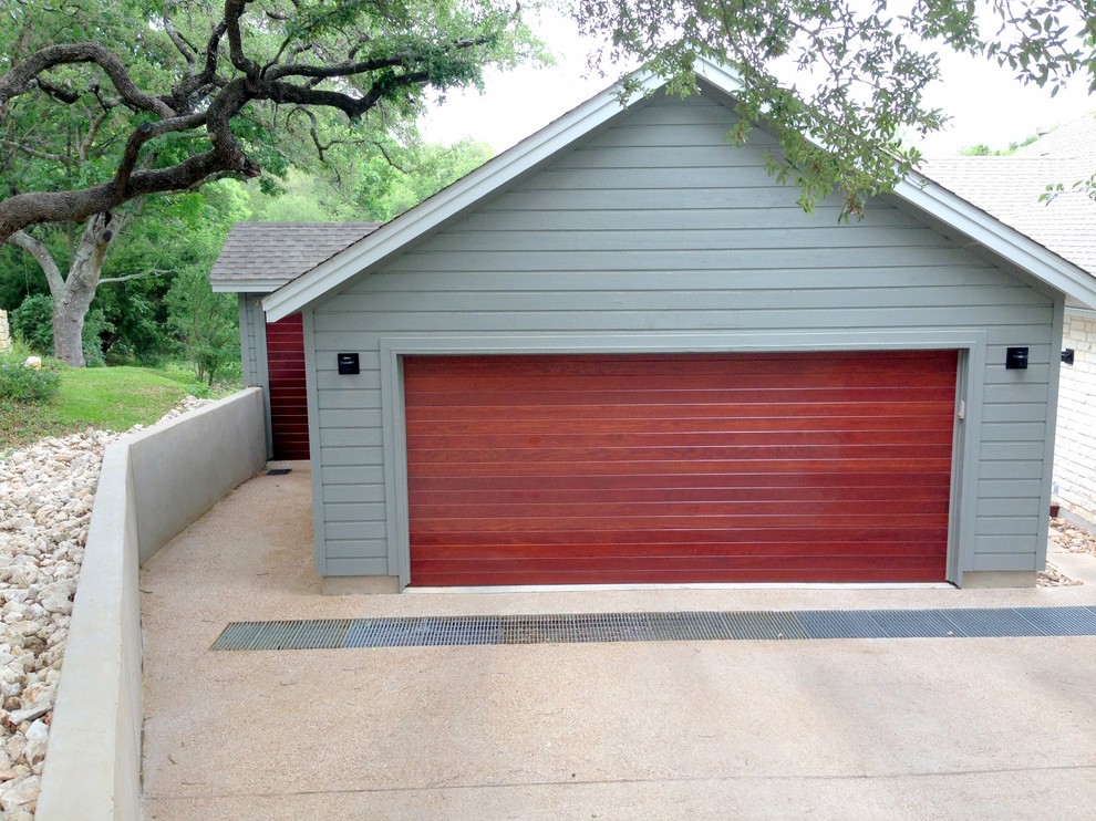 Exempel på en stor modern fristående tvåbils garage och förråd