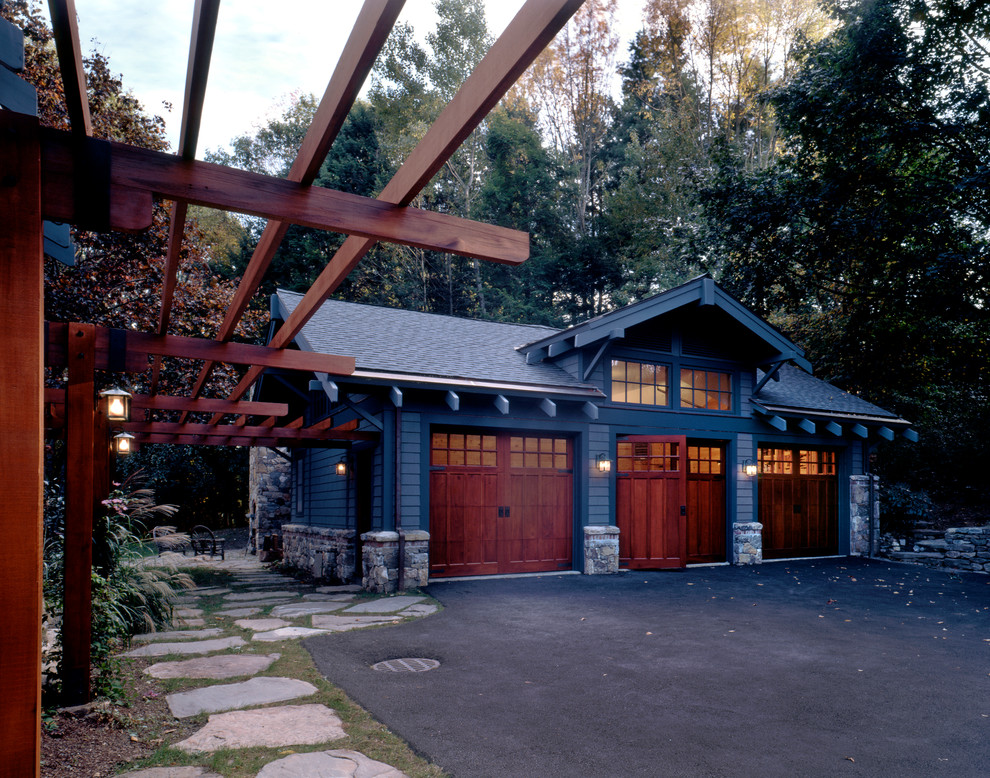 Inspiration for a traditional garage in New York.