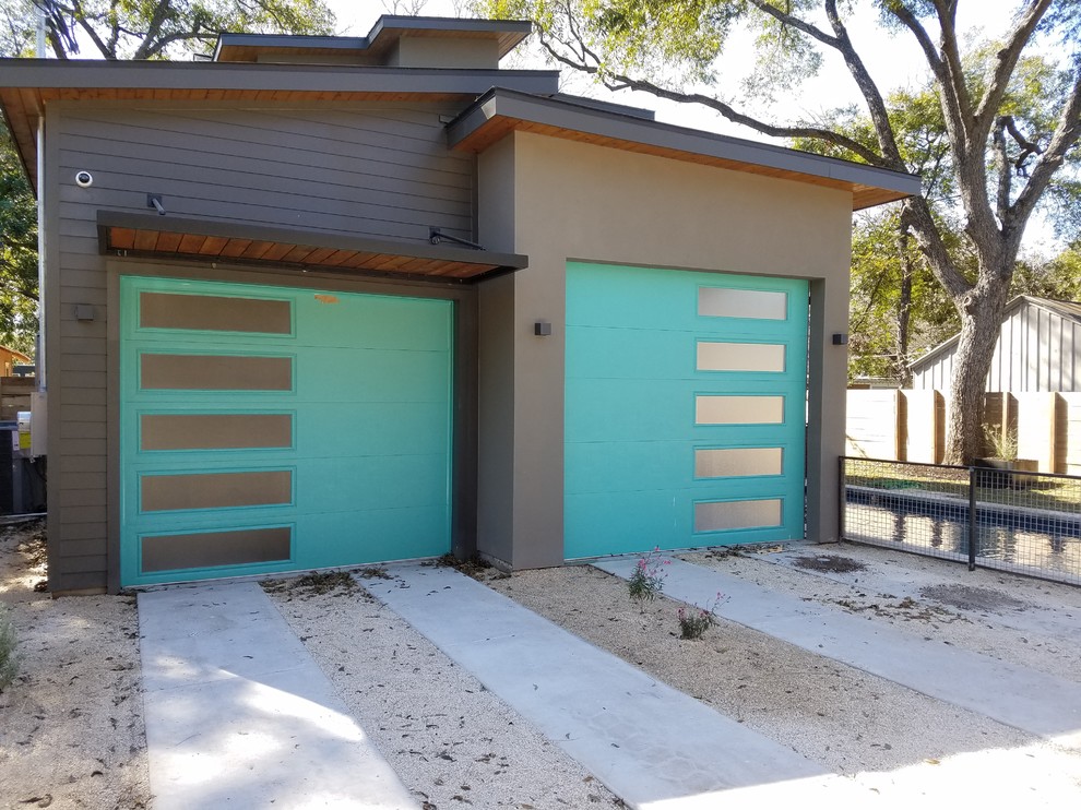 Custom Attached Garage and Entrance Door Modern Garage Austin