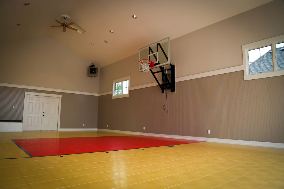 Photo of a classic home gym in Indianapolis.