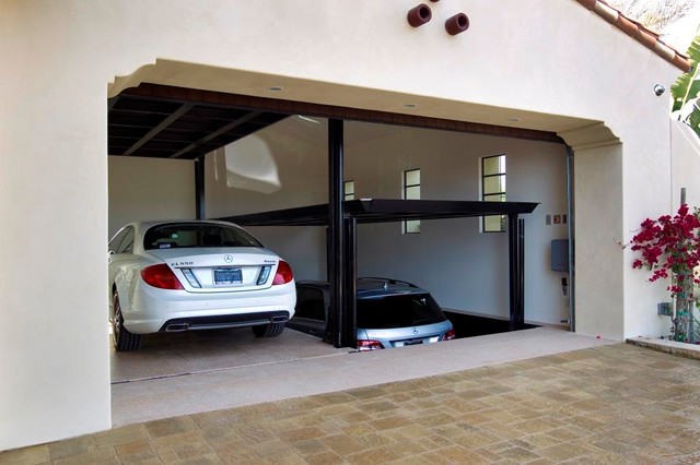 Custom car lift in California garage - Mediterran - Garage - Los