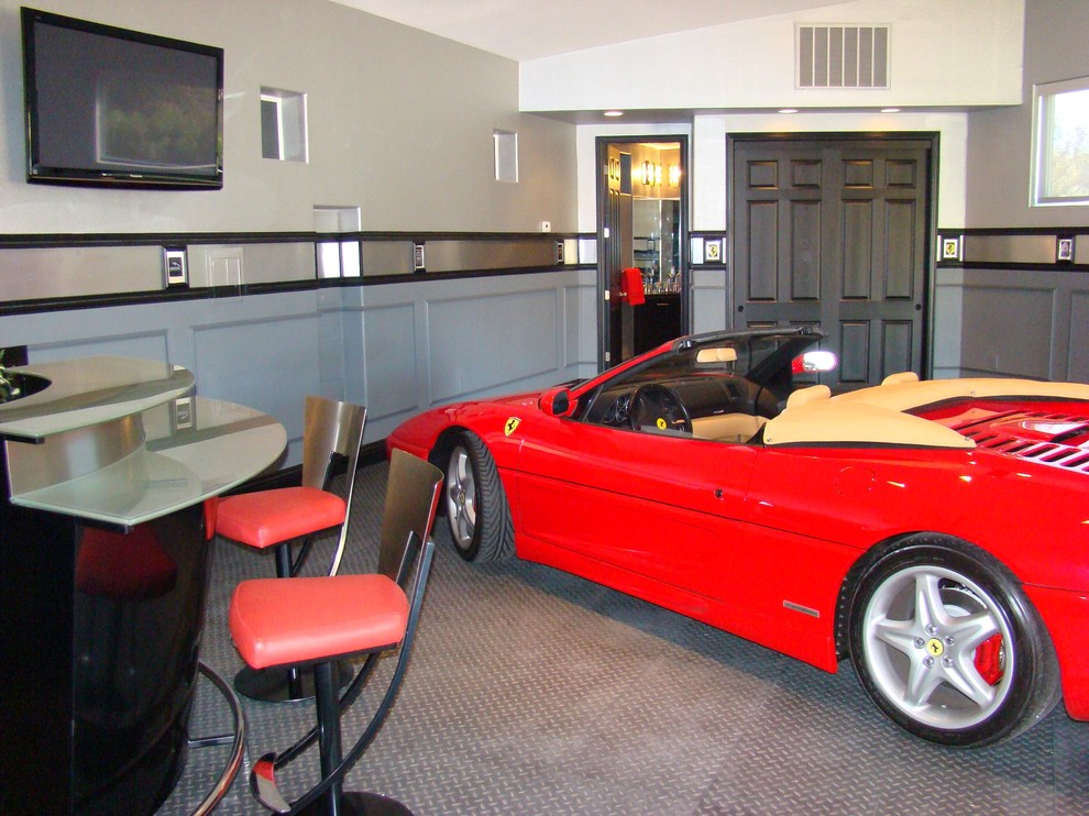 Стильный дизайн: отдельно стоящий гараж среднего размера в стиле лофт с навесом для автомобилей - последний тренд