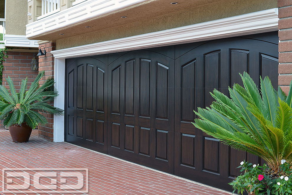 Design ideas for a traditional garage in Orange County.
