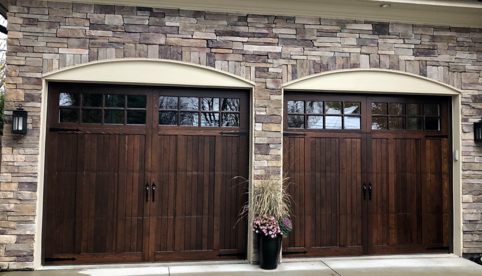 Custom Wood Carriage Style Garage Door Estilo Craftsman Garaje