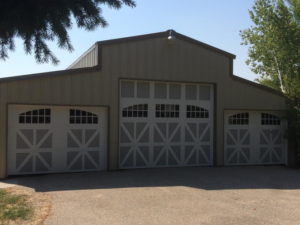 Freistehende, Mittelgroße Klassische Garage in Boise