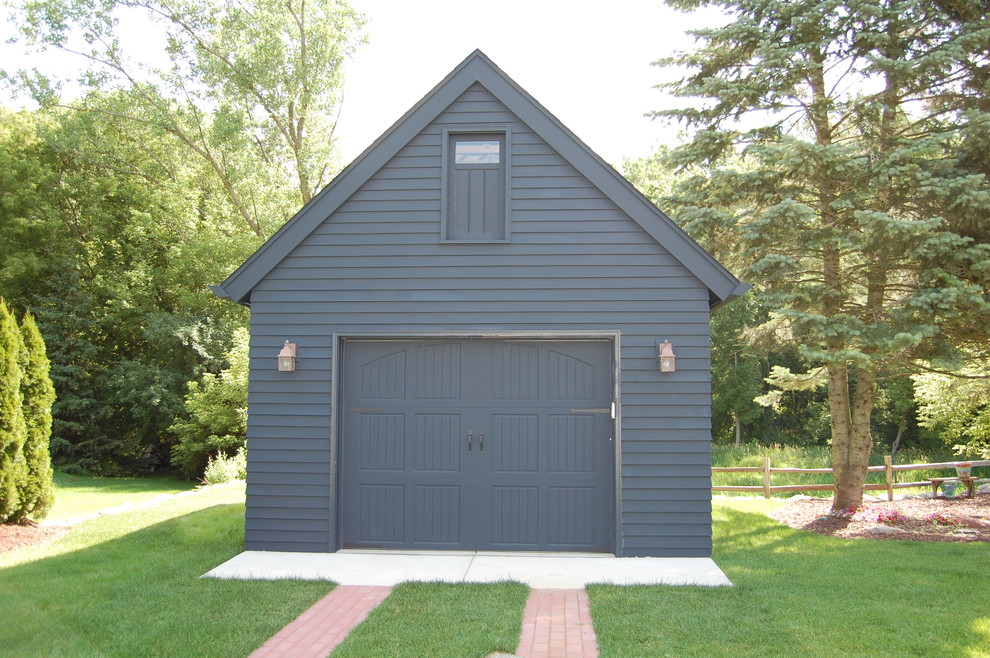 Inspiration for a classic detached garage in Milwaukee.
