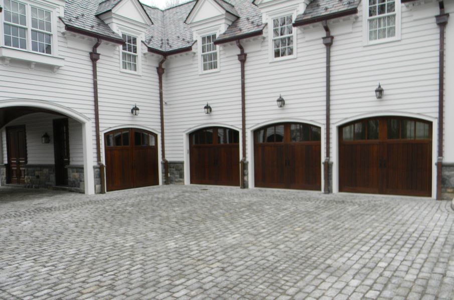 Photo of a large traditional attached port cochere in New York with four or more cars.