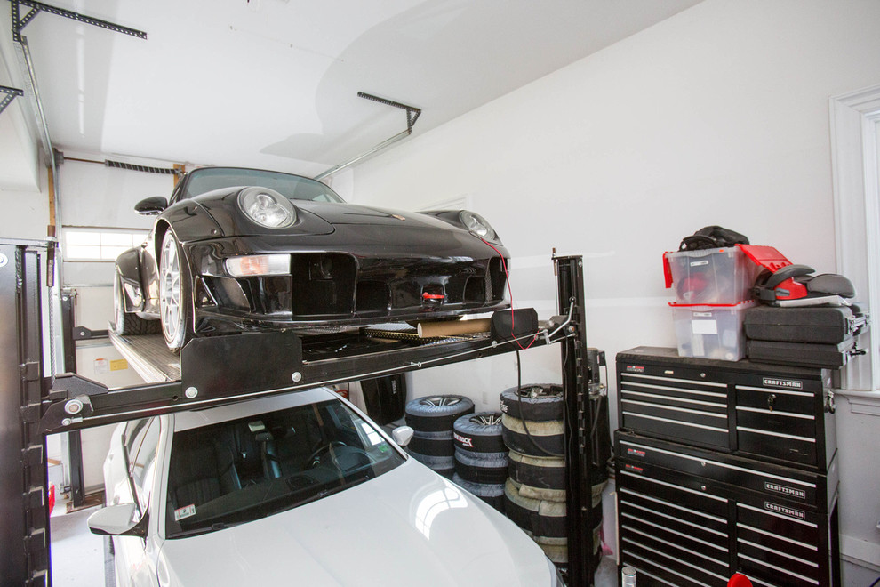 Источник вдохновения для домашнего уюта: гараж в классическом стиле для трех машин