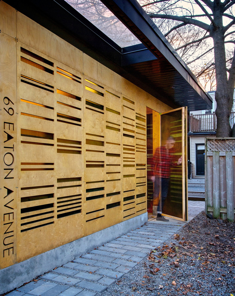 Inspiration for a contemporary garage in Toronto.