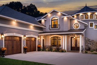 Faux Wood Garage Doors - Mediterran - Garage - Minneapolis - von Clopay