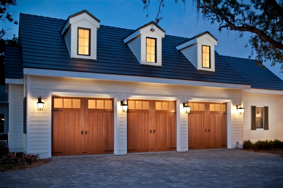 Large classic detached garage in Orlando with three or more cars.