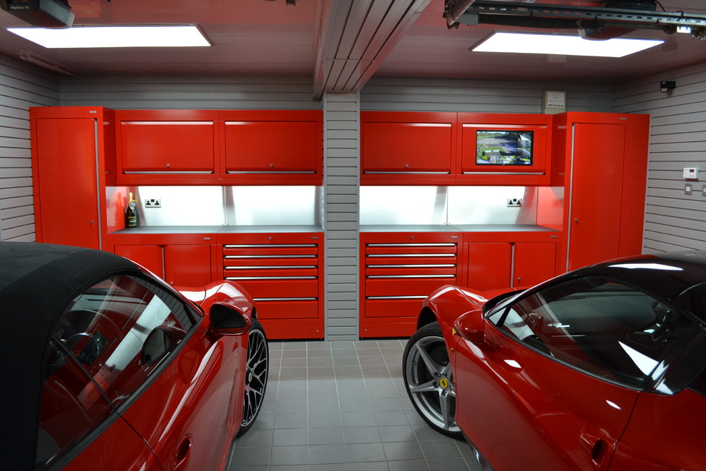 Bild på en mellanstor funkis garage och förråd