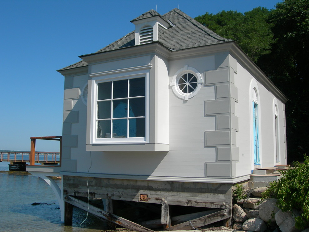 Inspiration for a mid-sized timeless detached boathouse remodel in Bridgeport