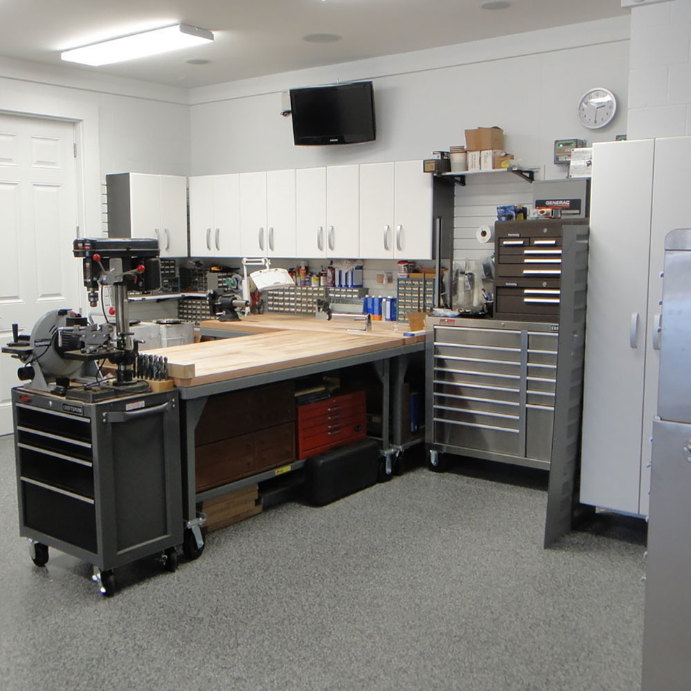 Immagine di grandi garage e rimesse minimal con ufficio, studio o laboratorio