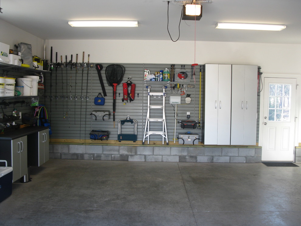 Large trendy garage photo in Salt Lake City