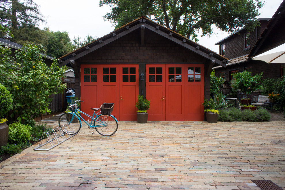 Источник вдохновения для домашнего уюта: отдельно стоящий гараж в стиле кантри для двух машин
