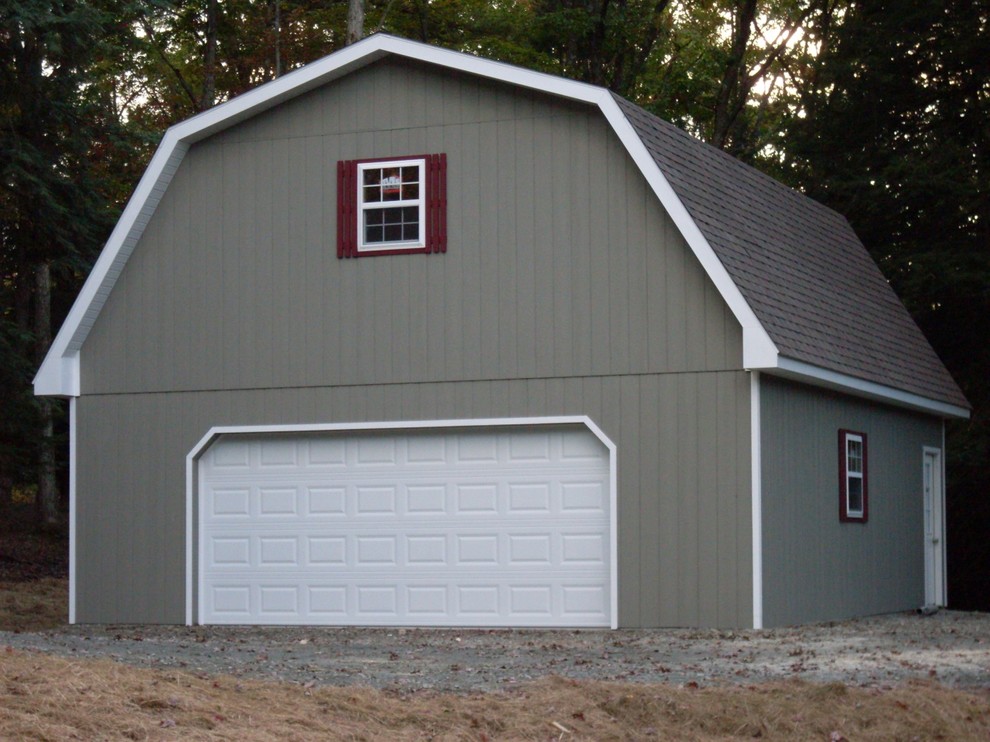 Cette image montre un grand garage pour deux voitures séparé chalet.