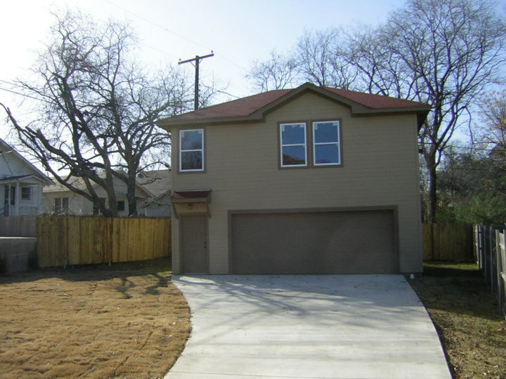 Garage Apartments/Garages Traditional Garage Dallas by Sullivan
