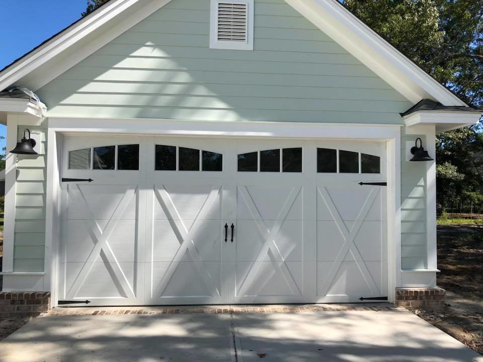 Mid-sized country detached two-car garage photo in St Louis