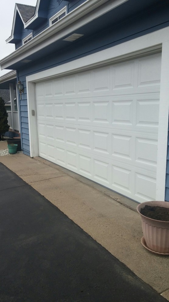 Garage Door Install Classique Garage Seattle par Neighborhood